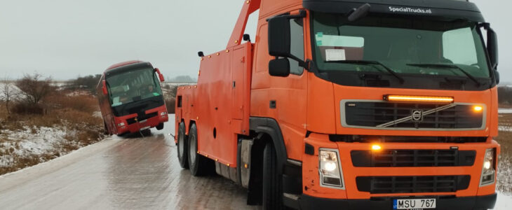 Vykdome sunkiasvorių ir lengvųjų transporto priemonių evakuaciją visoje Lietuvoje